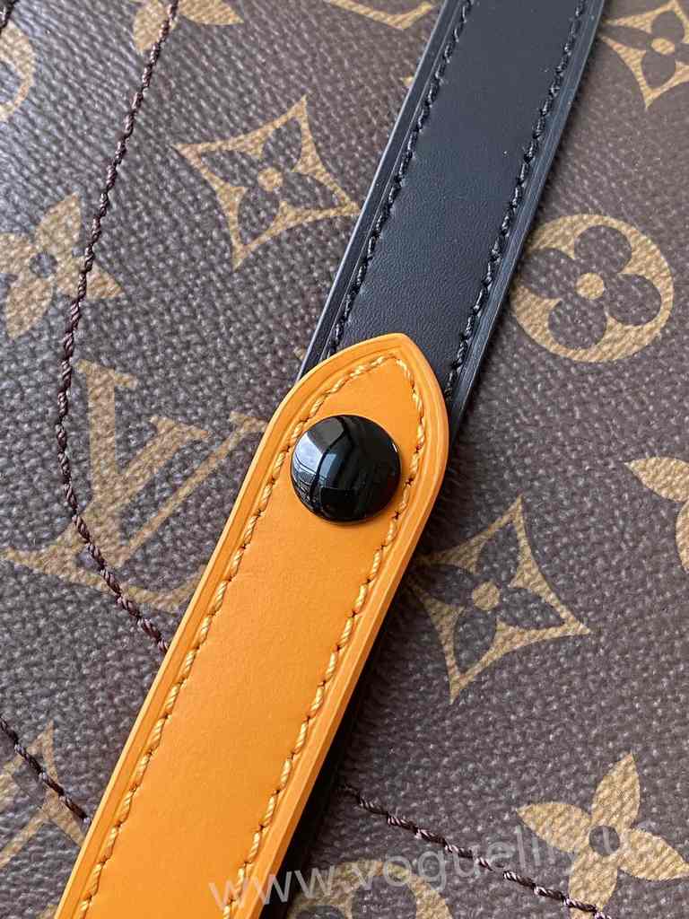 M46686 Christopher 44 M46686 Christopher 44