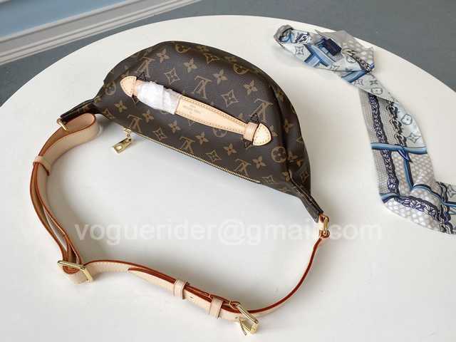 M43644 Bumbag 37 M43644 Bumbag 37