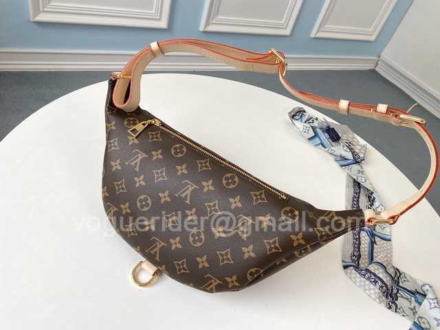 M43644 Bumbag 37 M43644 Bumbag 37