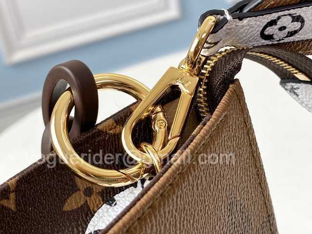M67692 Toilet Pouch XL 26 M67692 Toilet Pouch XL 26