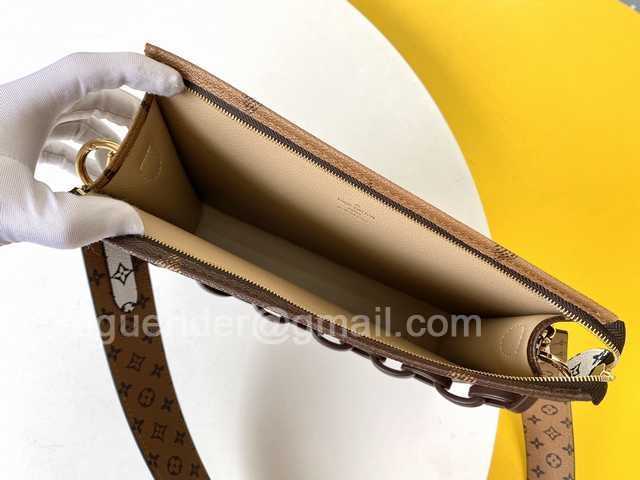M67692 Toilet Pouch XL 26 M67692 Toilet Pouch XL 26