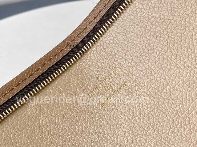 M67692 Toilet Pouch XL 26 M67692 Toilet Pouch XL 26