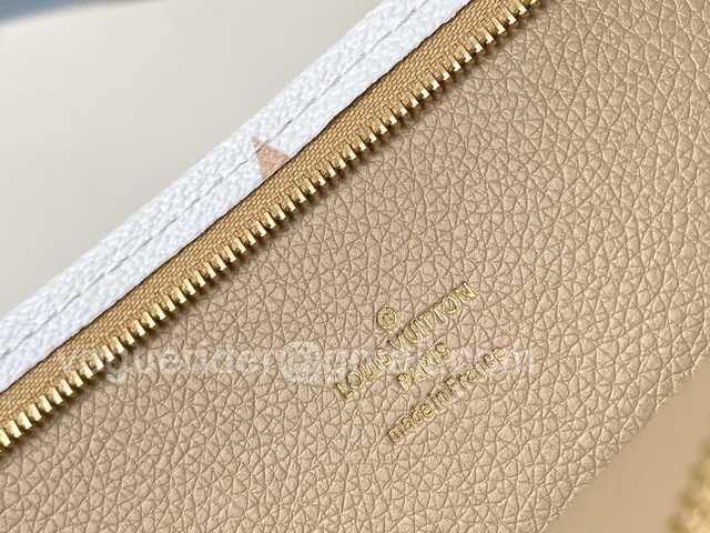 M67692 Toilet Pouch XL 26 M67692 Toilet Pouch XL 26