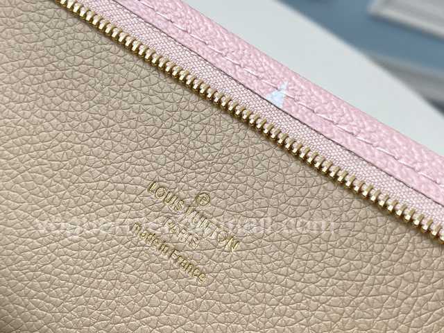 M67692 Toilet Pouch XL 26 M67692 Toilet Pouch XL 26