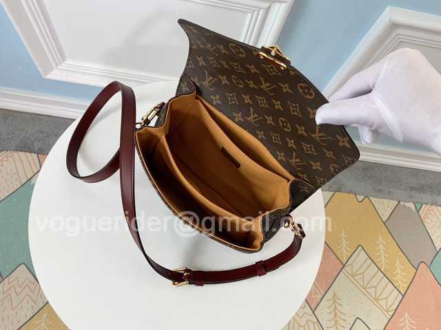 M44668 Pochette Metis 25 M44668 Pochette Metis 25
