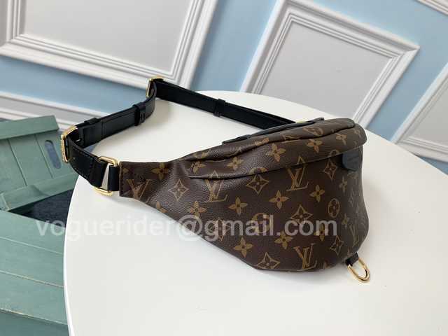 M43644 Bumbag 37 M43644 Bumbag 37