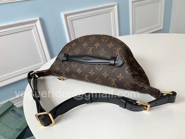 M43644 Bumbag 37 M43644 Bumbag 37