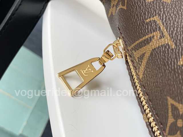 M43644 Bumbag 37 M43644 Bumbag 37