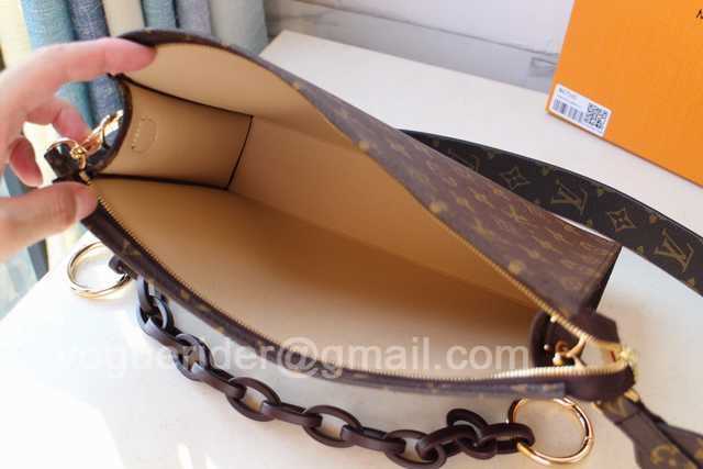 M67692 Toilet Pouch XL 26 M67692 Toilet Pouch XL 26