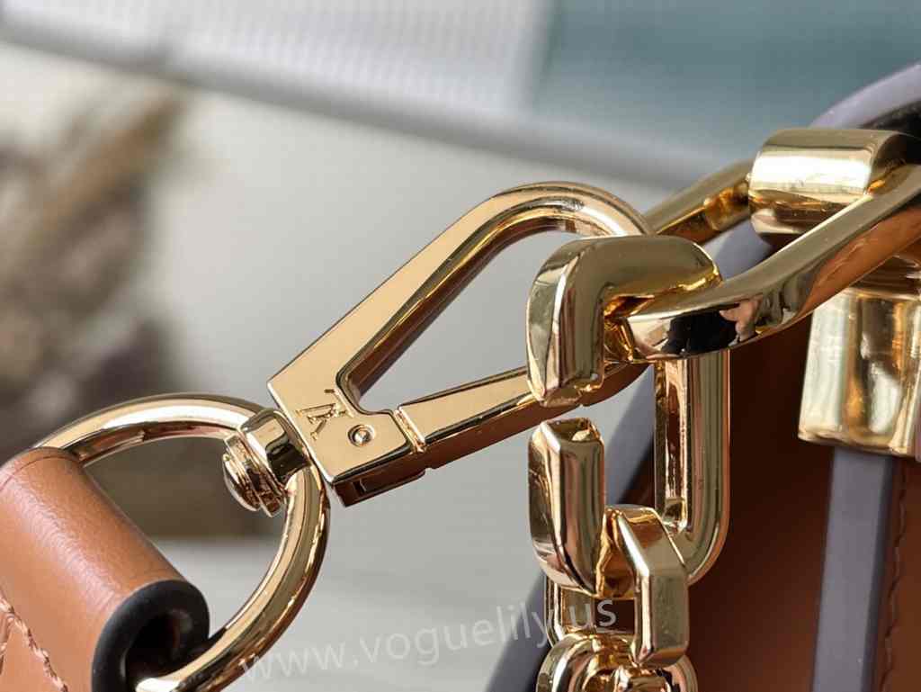 M44391 Dauphine MM 25 M44391 Dauphine MM 25