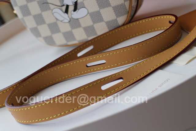 M52294 Boite Chapeau 18 M52294 Boite Chapeau 18