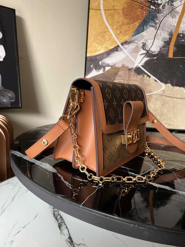 M45958 New Dauphine 25 M45958 New Dauphine 25