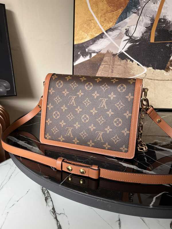 M45958 New Dauphine 25 M45958 New Dauphine 25