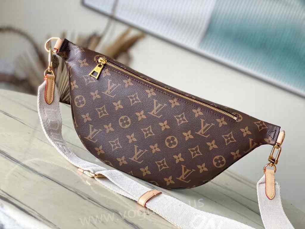 M46784 High Rise Waist Bag 38 M46784 High Rise Waist Bag 38