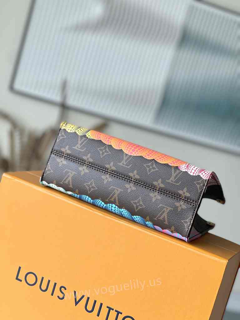 M46467 Lv x YK OnTheGo 25 M46467 Lv x YK OnTheGo 25