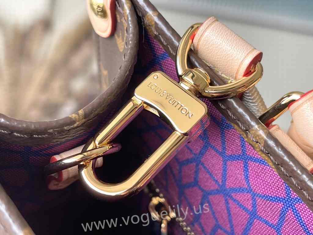 M46467 Lv x YK OnTheGo 25 M46467 Lv x YK OnTheGo 25