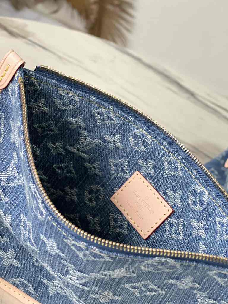 M46855 CarryAll MM 39 M46855 CarryAll MM 39