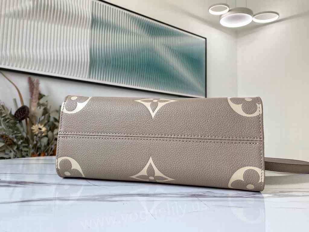 M45779 Onthego Strap 25