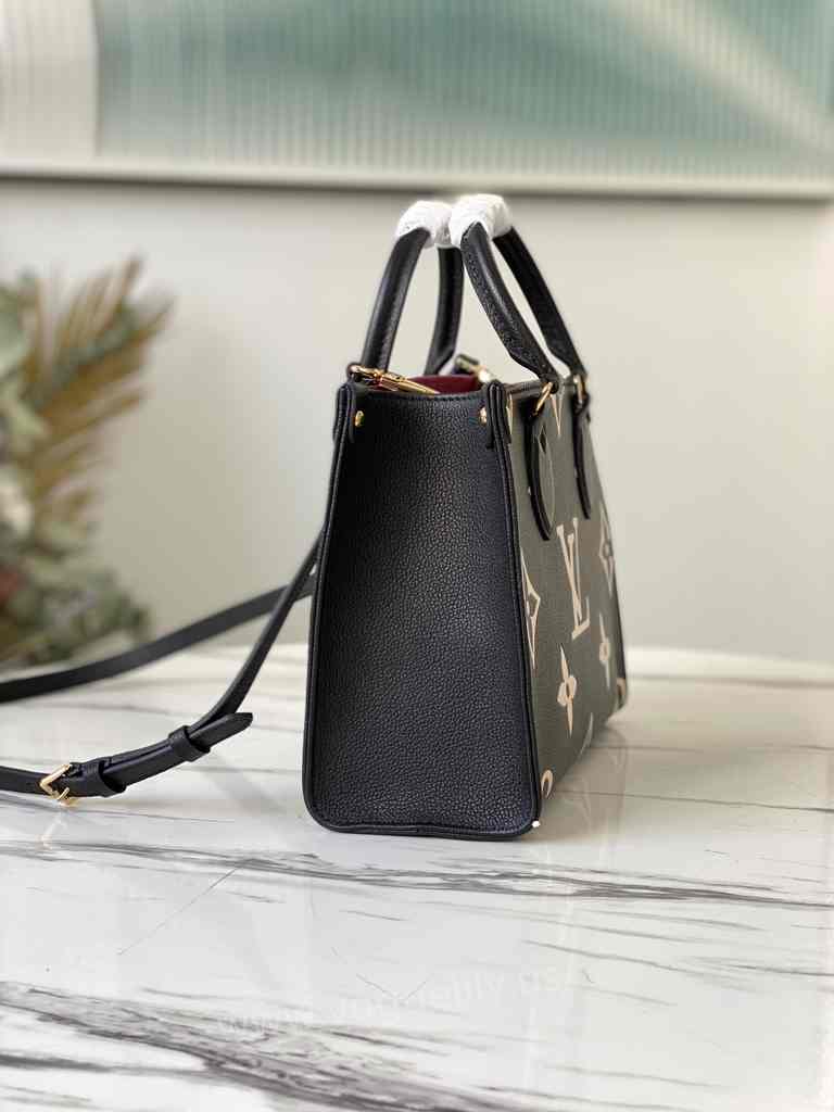 M45659 Onthego Strap 25 M45659 Onthego Strap 25