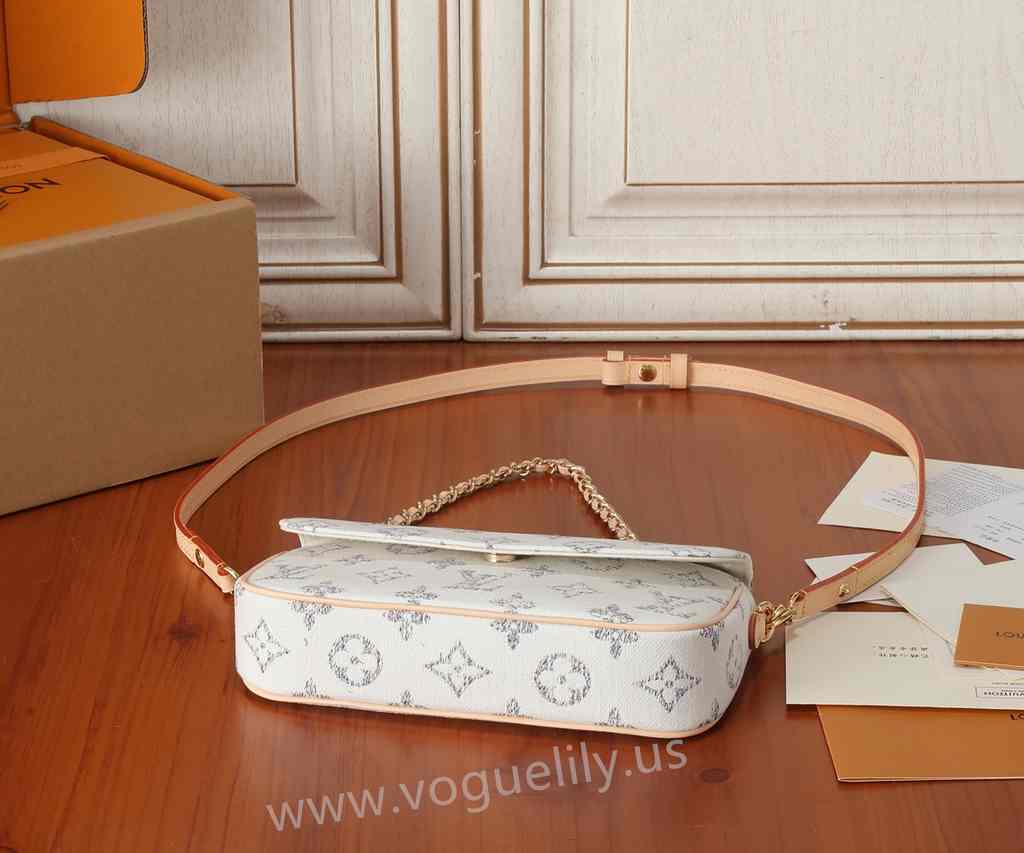 M83499 Wallet on Chain Ivy 23 M83499 Wallet on Chain Ivy 23