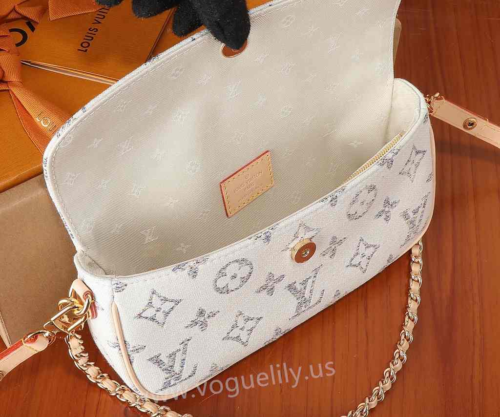 M83499 Wallet on Chain Ivy 23 M83499 Wallet on Chain Ivy 23