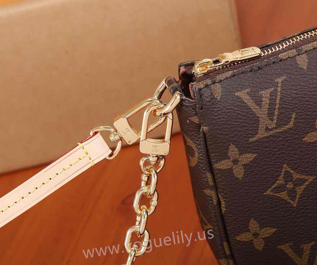 M82766 Pochette Accessoires 23 M82766 Pochette Accessoires 23
