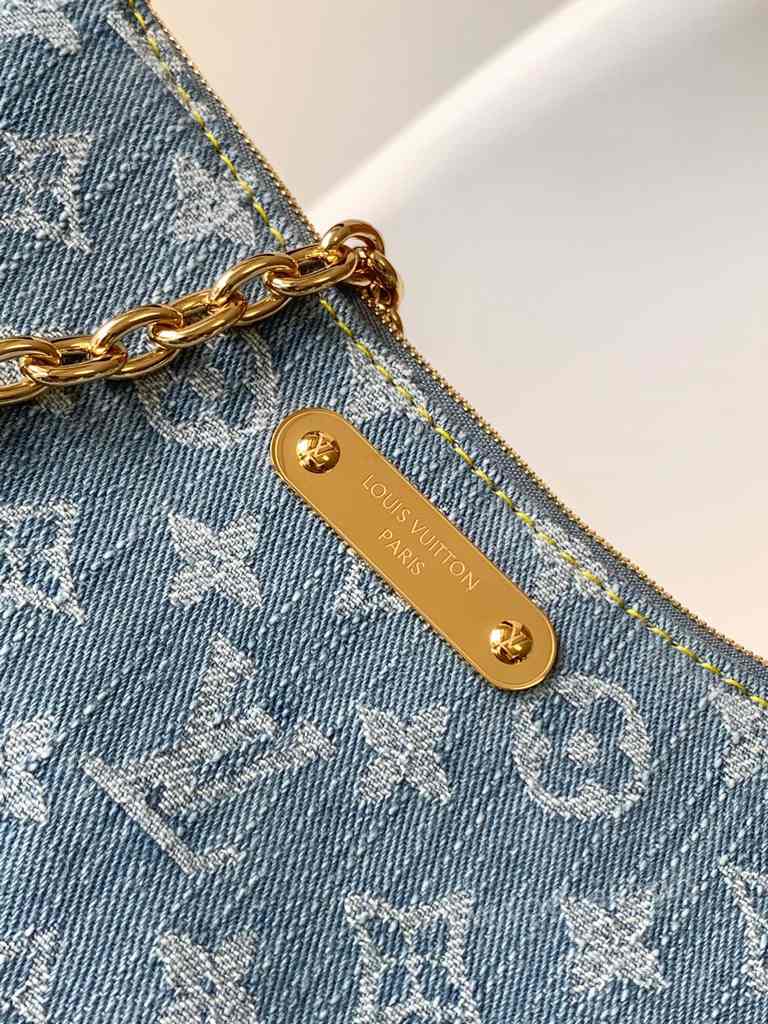 M83532 Liv Pochette 24 M83532 Liv Pochette 24