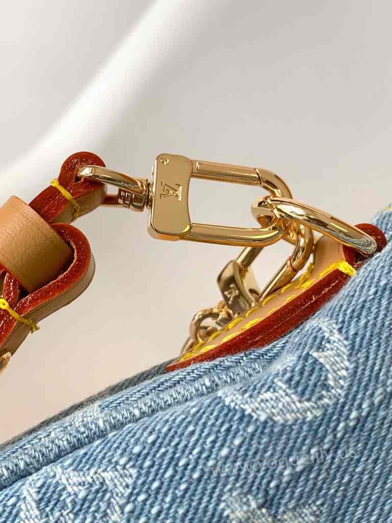 M83532 Liv Pochette 24 M83532 Liv Pochette 24