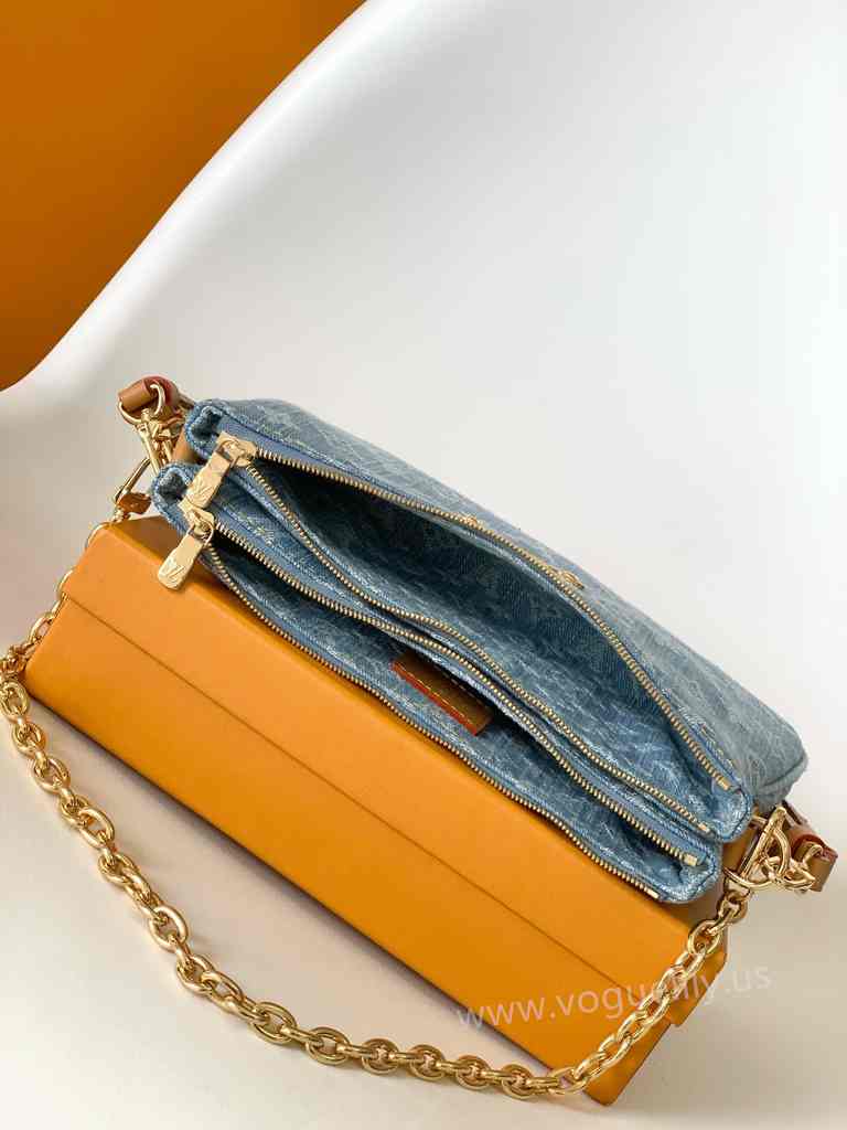 M83532 Liv Pochette 24 M83532 Liv Pochette 24