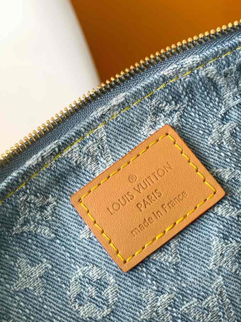 M83532 Liv Pochette 24 M83532 Liv Pochette 24