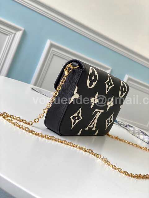 M69515 Pochette Felicie Crafty 21 M69515 Pochette Felicie Crafty 21