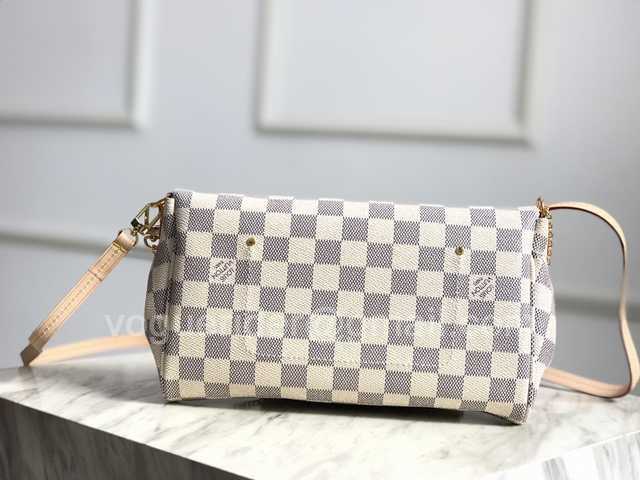 N41275 Pochette Favorite 28 N41275 Pochette Favorite 28