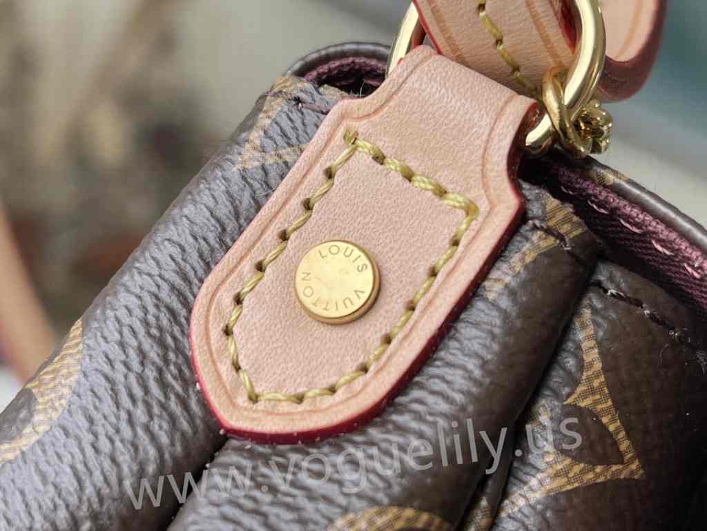 M40718 Pochette Favorite 28 M40718 Pochette Favorite 28