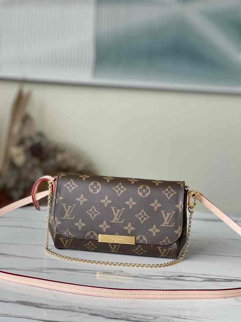 M40717 Pochette Favorite 24