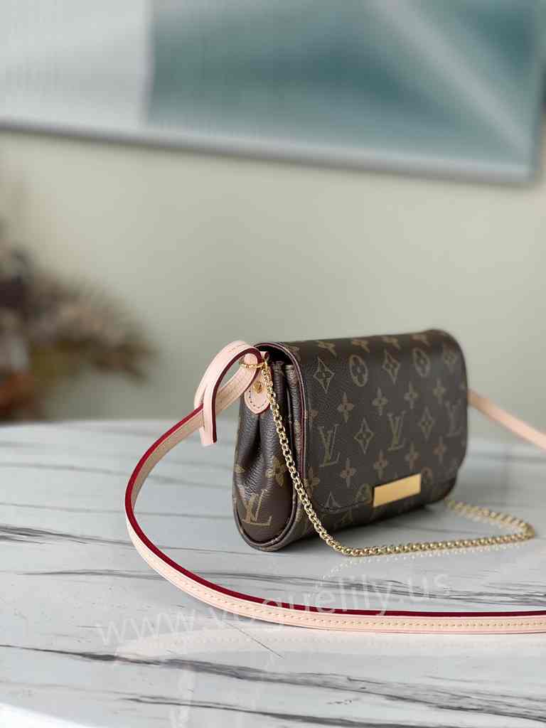 M40717 Pochette Favorite 24 M40717 Pochette Favorite 24