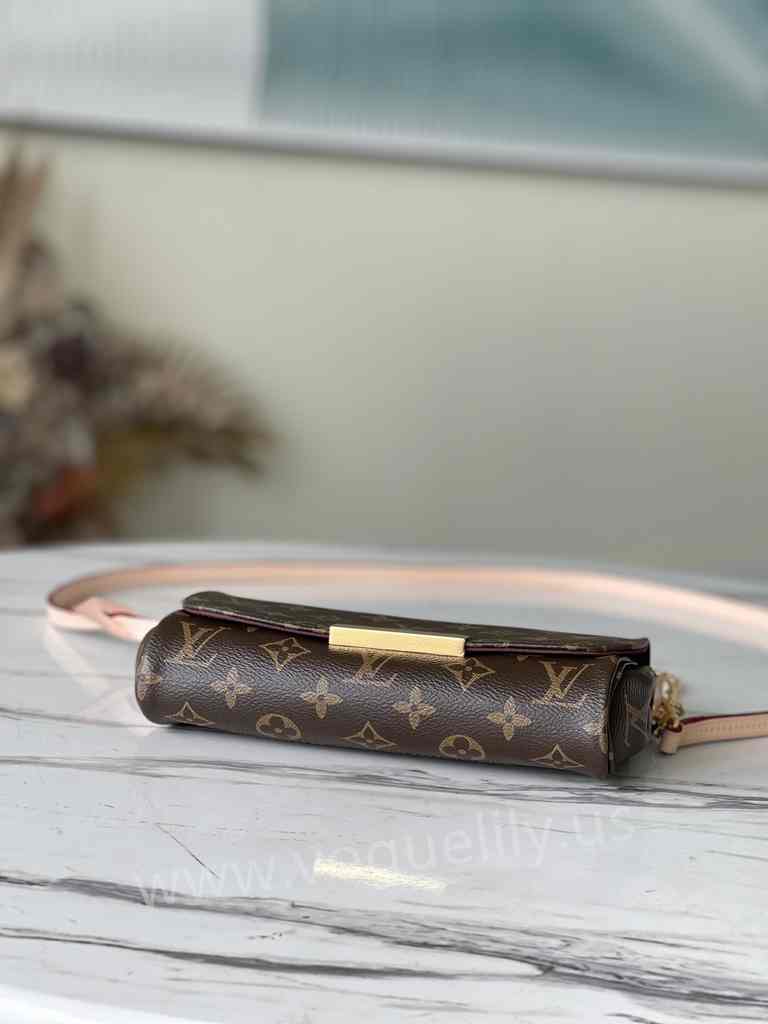 M40717 Pochette Favorite 24 M40717 Pochette Favorite 24
