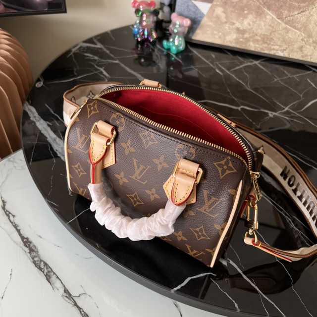 M46222 Speedy Bandouliere 20 M46222 Speedy Bandouliere 20
