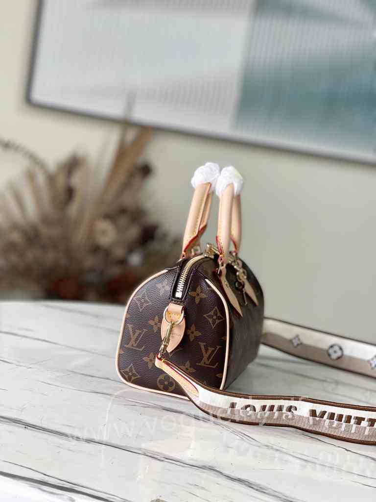 M46222 Speedy Bandouliere 20 M46222 Speedy Bandouliere 20