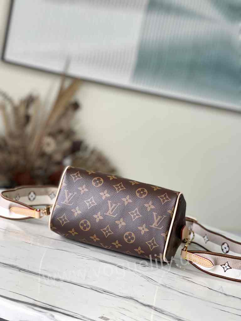 M46222 Speedy Bandouliere 20 M46222 Speedy Bandouliere 20