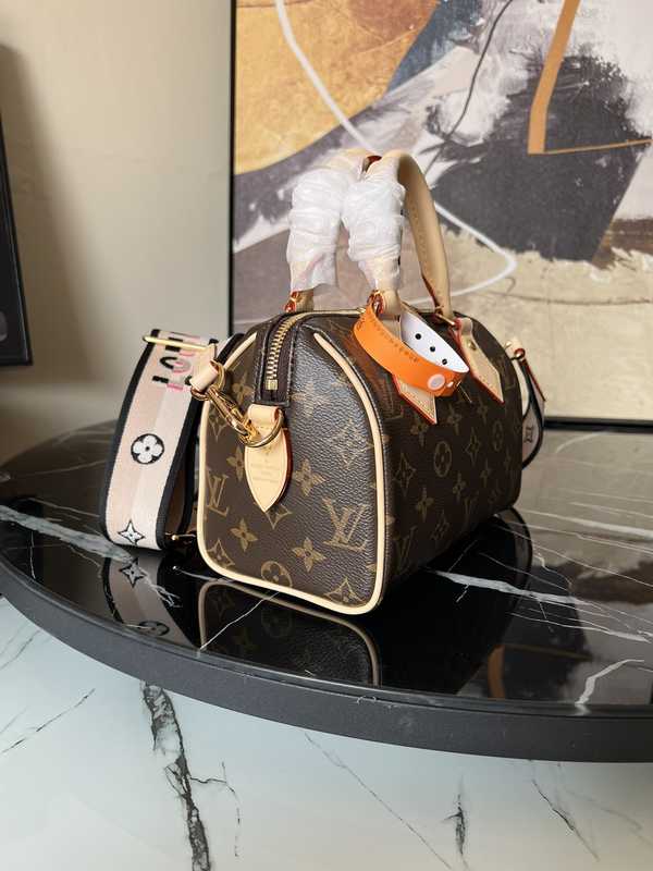 M46234 Speedy Bandouliere 20 M46234 Speedy Bandouliere 20