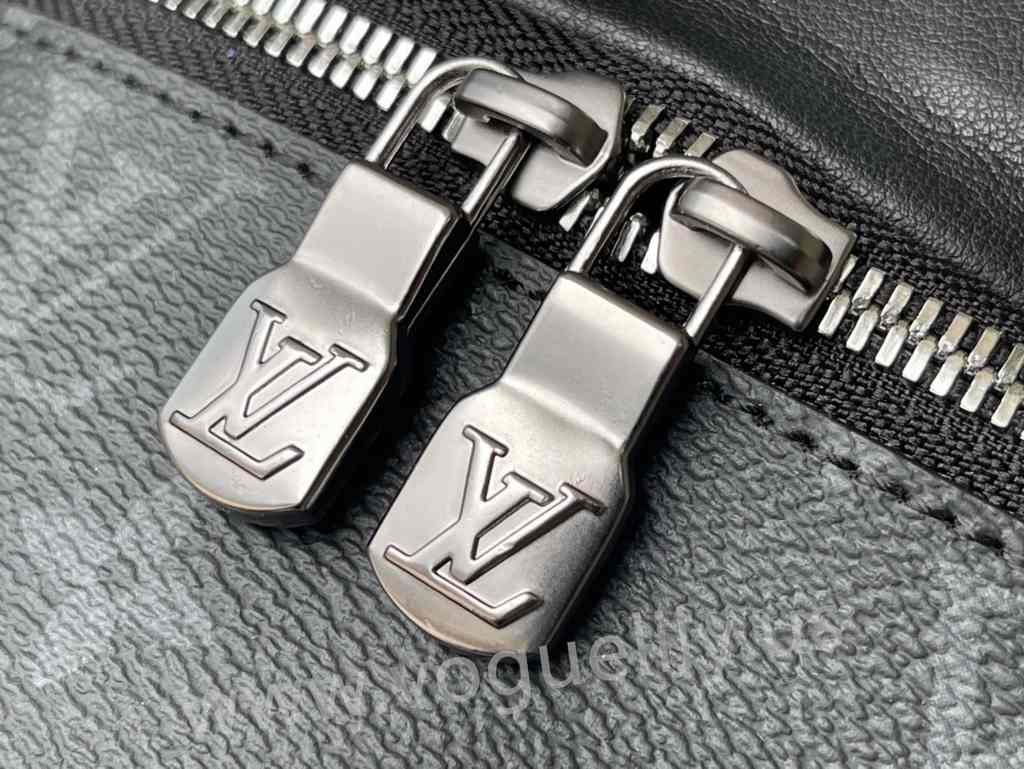 M46035 Discovery Bumbag 44 M46035 Discovery Bumbag 44
