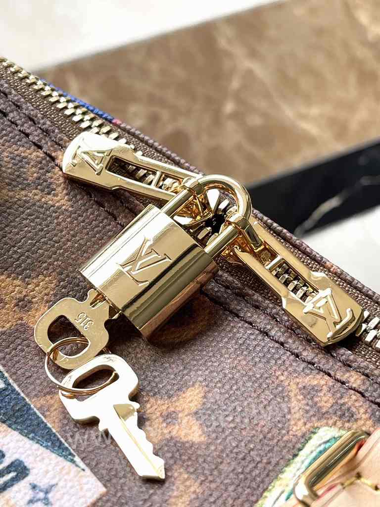 M47087 Speedy Bandouliere 30 M47087 Speedy Bandouliere 30