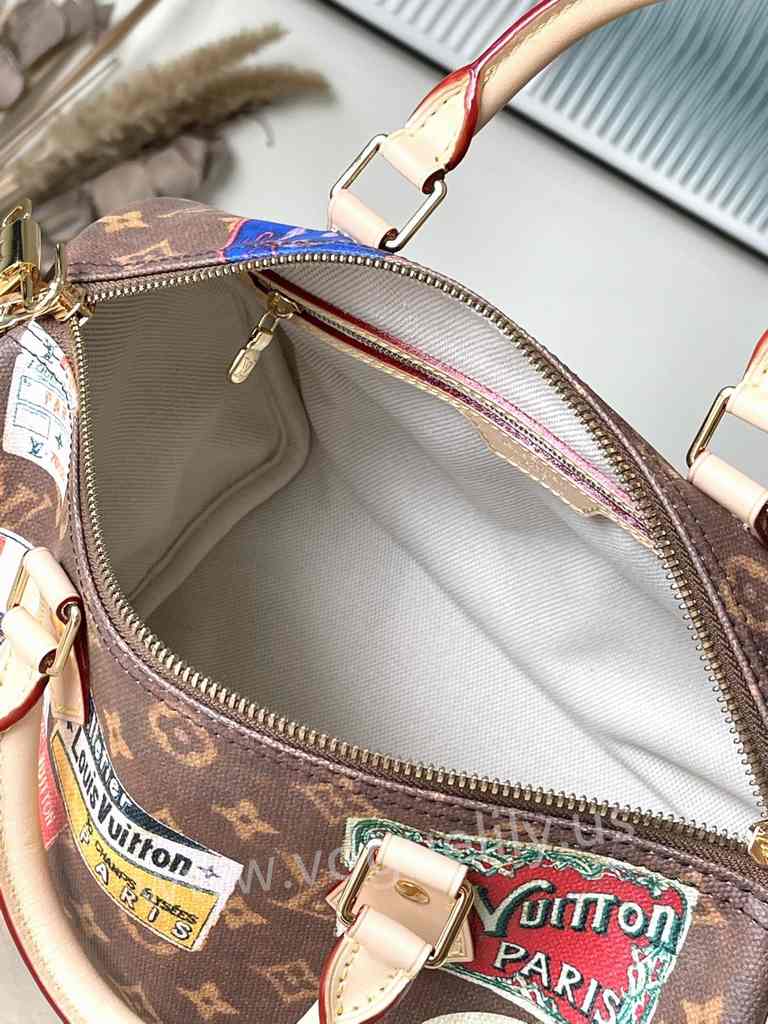 M47087 Speedy Bandouliere 30 M47087 Speedy Bandouliere 30