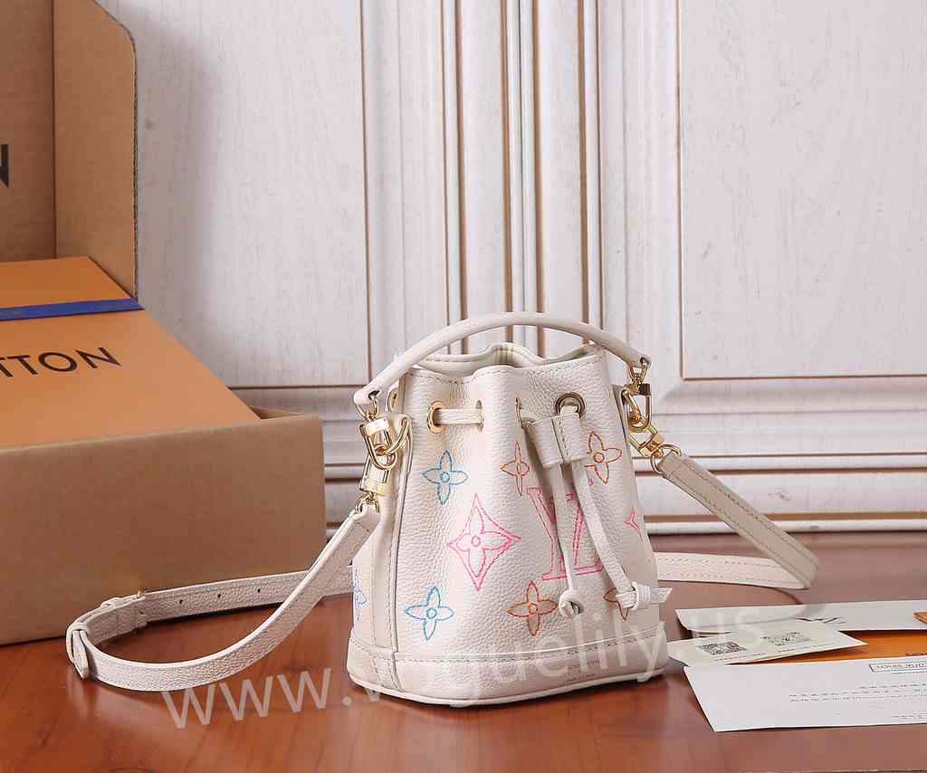 M23088 Nano Noé 16 M23088 Nano Noé 16