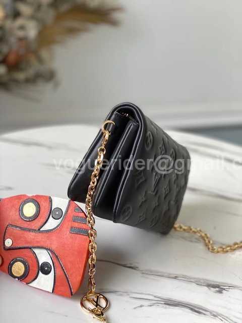 M80742 Pochette Coussin 20 M80742 Pochette Coussin 20