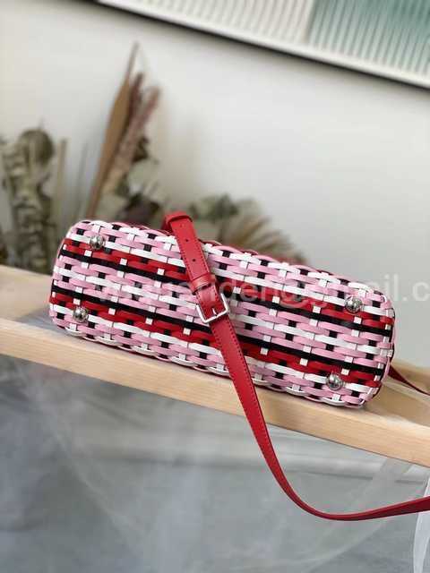 M48865 Capucines PM 31 M48865 Capucines PM 31