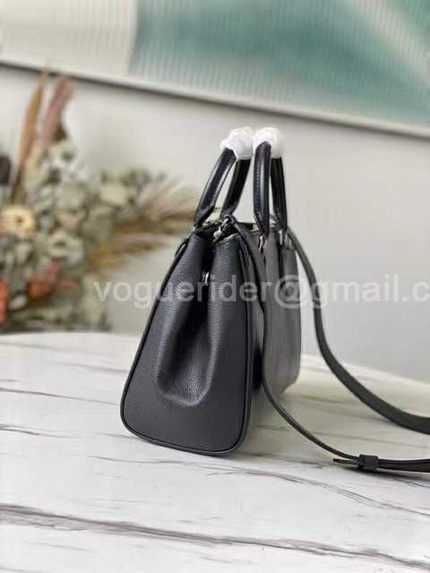 M56780 Grenelle Tote 27 M56780 Grenelle Tote 27