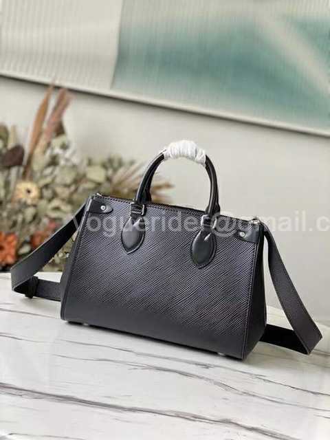 M56780 Grenelle Tote 27 M56780 Grenelle Tote 27