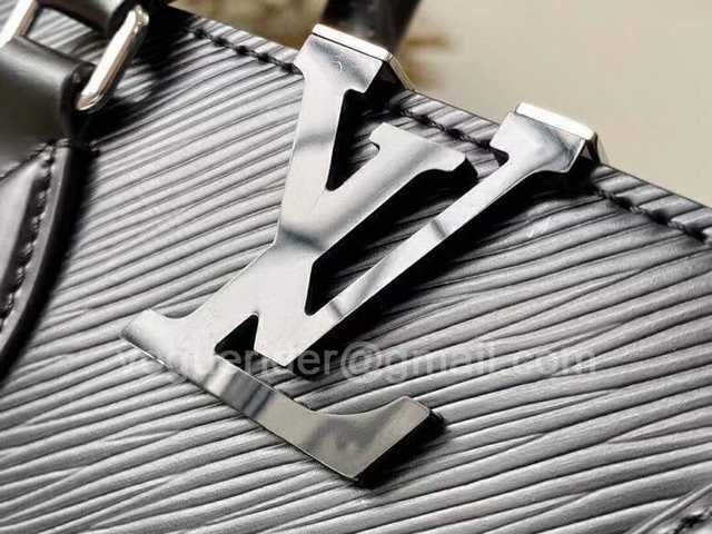 M56780 Grenelle Tote 27 M56780 Grenelle Tote 27