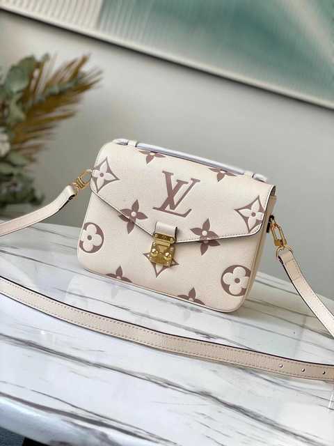 M45596 Pochette Metis 25